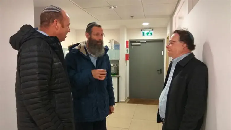 קלמנוביץ' במהלך הסיור במכינה בעלי