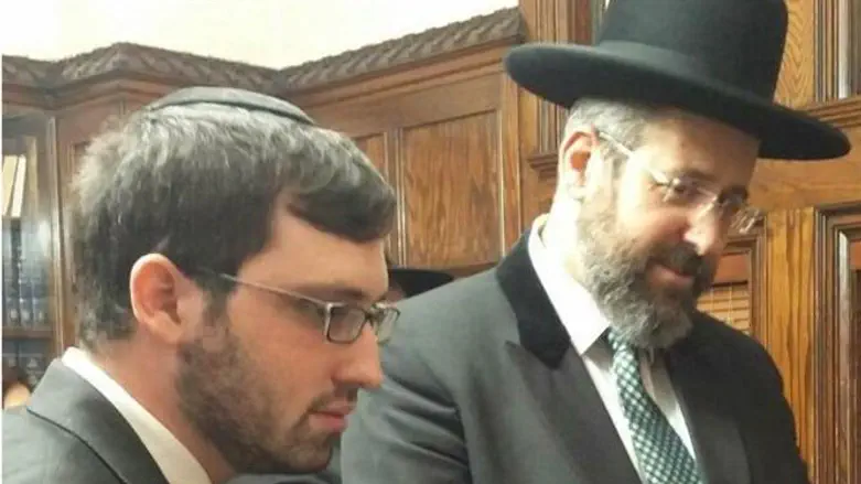 פנחס טננבאום עם הרב הראשי