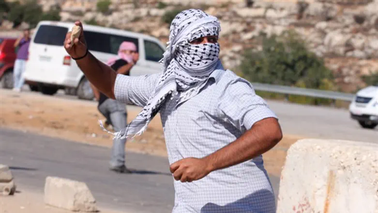 "Каменная атака". Иллюстрация