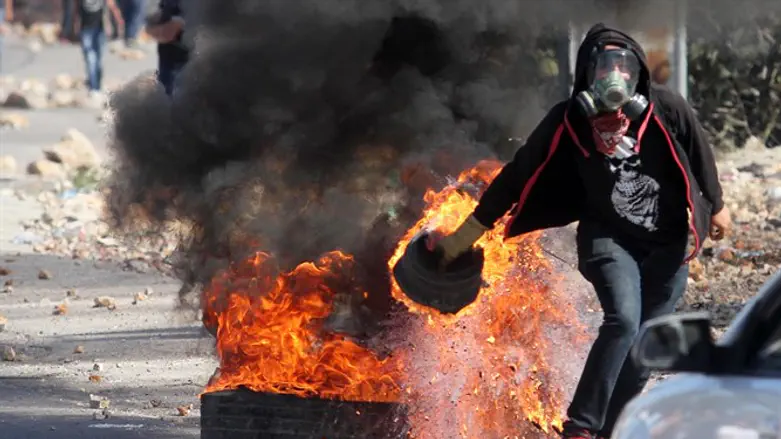 Арабские беспорядки. Иллюстрация