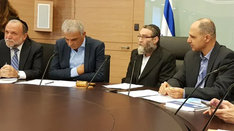 השר כחלון בוועדת הכספים