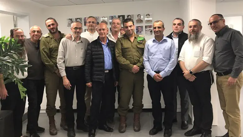 ראשי מועצת יש"ע עם מפקד האוגדה