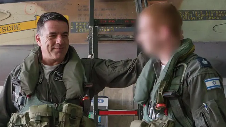 Майор А и командующий ВВС ЦАХАЛа генерал-майор Амикам Норкин