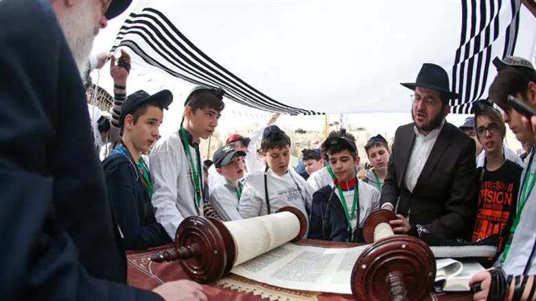 ילדי בר המצווה בכותל
