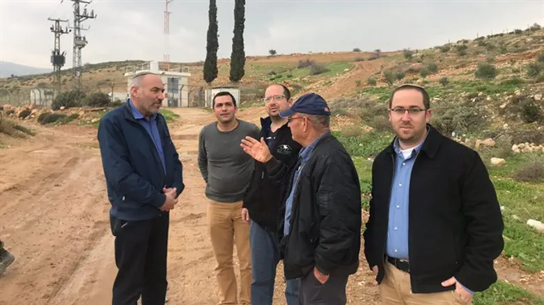 יוגב בסיור בברדלה שבבקעת הירדן