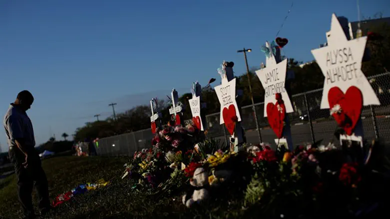 Memorial for victims of Parkland mass shooting
