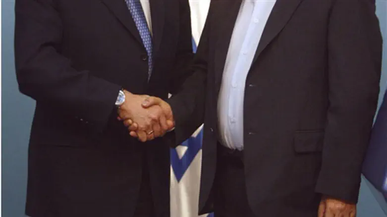 אישית לוחצת. לחיצת ידיים