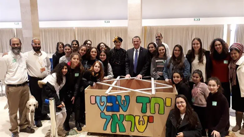 משלוח המנות, בנות האולפנה ויו"ר הכנסת