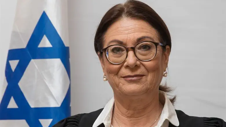 נוהל חדש. אסתר חיות