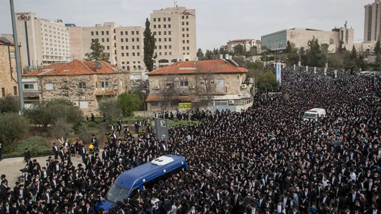 "כדי להיחשב תלמיד שלו, היית צריך לדעת את כל הש"ס על בוריו". הלווית הרב אוירבך
