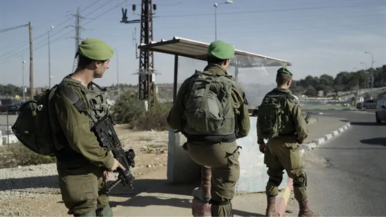 Soldiers at Gush Etzion Junction (archive