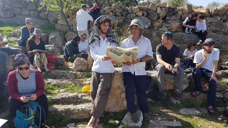 קריאת מגילה בתל מעון