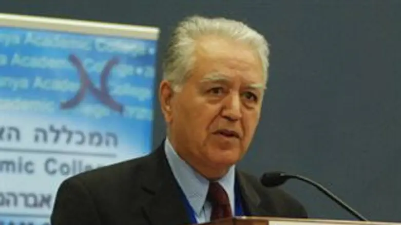 השגריר לשעבר נגד ראש הממשלה