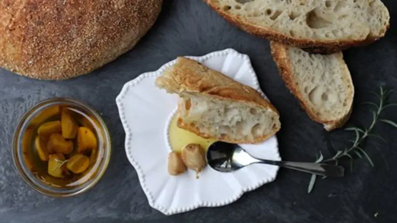 Bread with herbs and oil