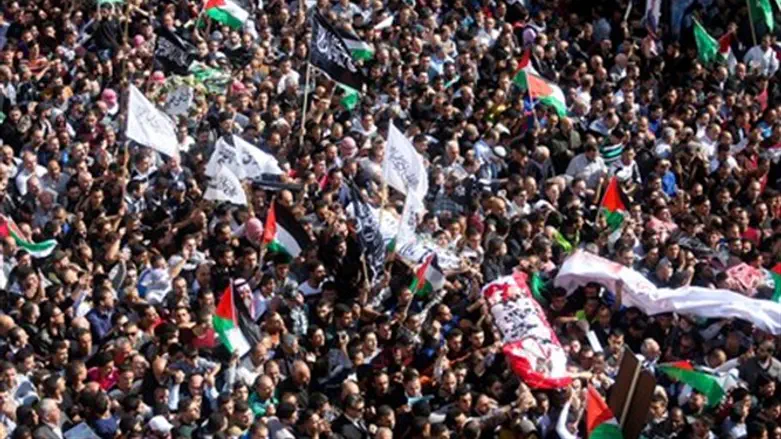 Hevron funeral after bodies of five terrorists returned