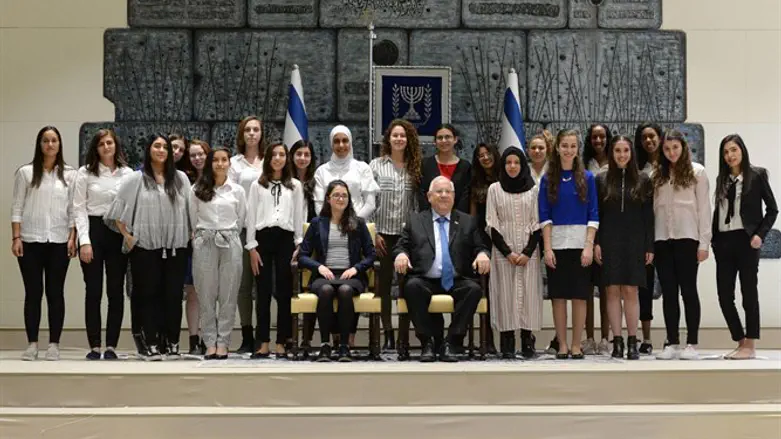 הנשיא עם הממשלה האלטרנטיבית