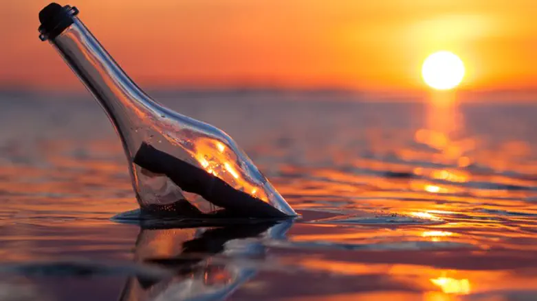 Message in a bottle (illustration)