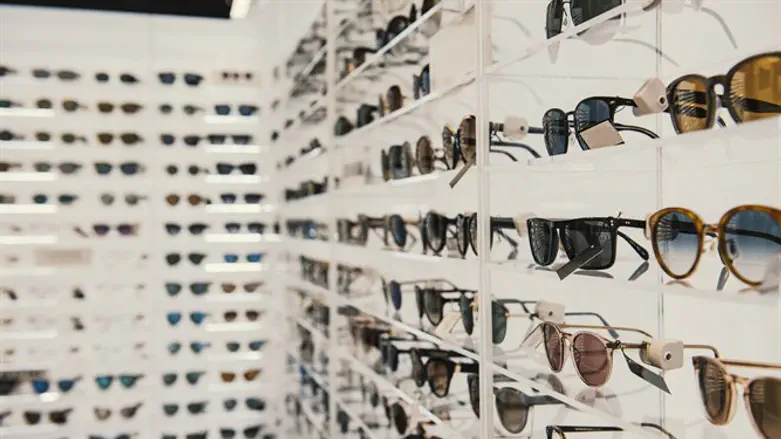 Sunglasses (illustrative)