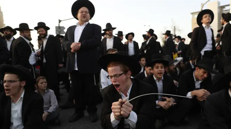 Yerushalmi Faction protesters demonstrate against draft law in Jerusalem