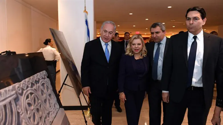 Netanyahus, Elkin and Danon at UN Jerusalem exhibit