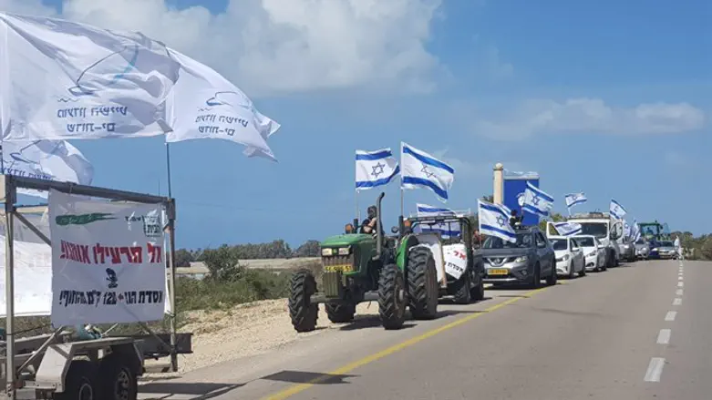 טרקטורונים במחאה