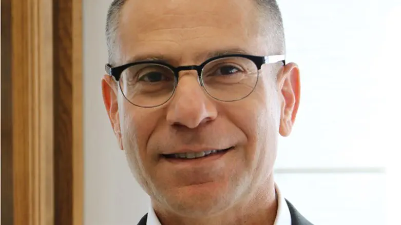 מונה. ערן יעקב