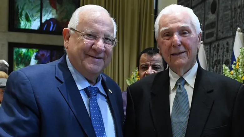 הנשיא ריבלין עם הנווט בן ה-90