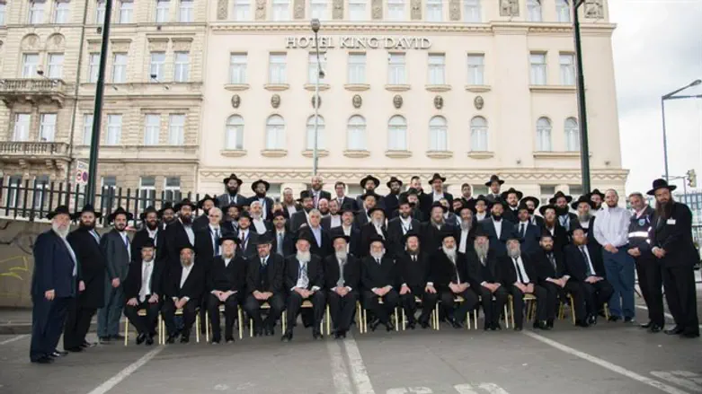 רבני ה'מרכז' בכינוס שנערך בעבר בפראג