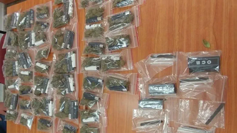 הסמים שנתפסו בחצר בית הספר