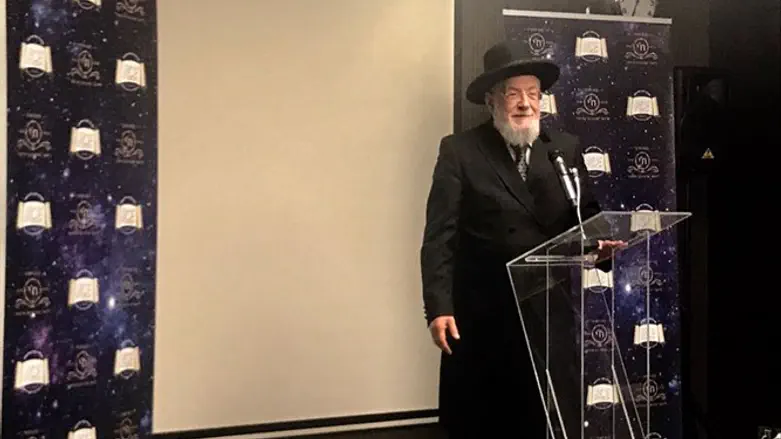 Rabbi Lau at European Rabbi's Conference