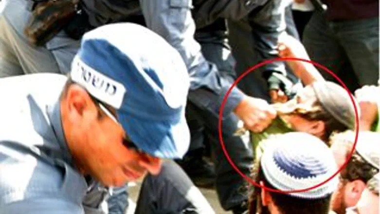 משיכה בפאות