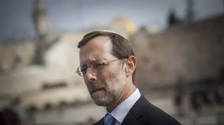 Moshe Feiglin, outside Temple Mount