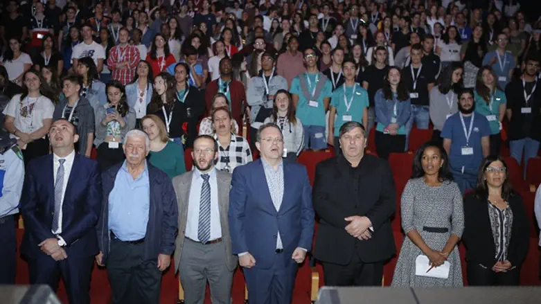 אחריות ההנהגה תונח על כתפיכם