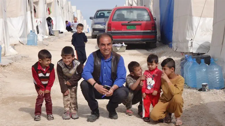 אין חברים מלבד ההרים