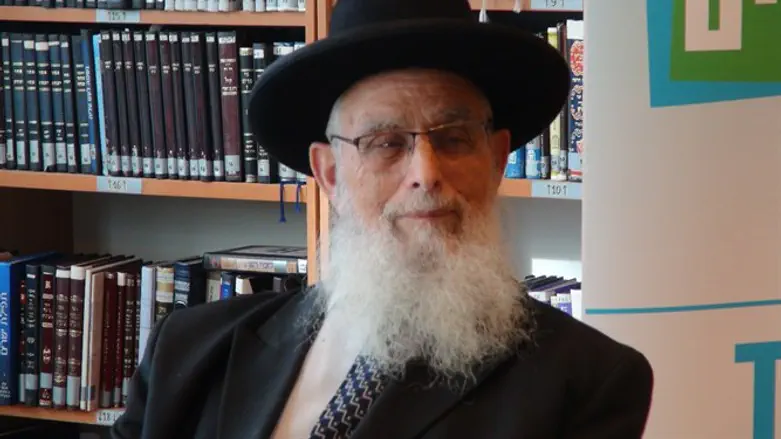 מברך. הרב יעקב אריאל