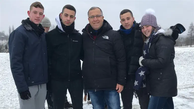 דוקורסקי עם התלמידים בפולין