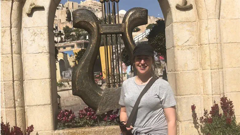 Mayim Bialik in Jerusalem