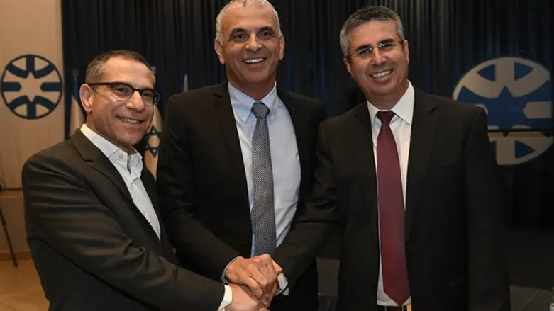 השר כחלון עם ערן יעקב ומשה אשר