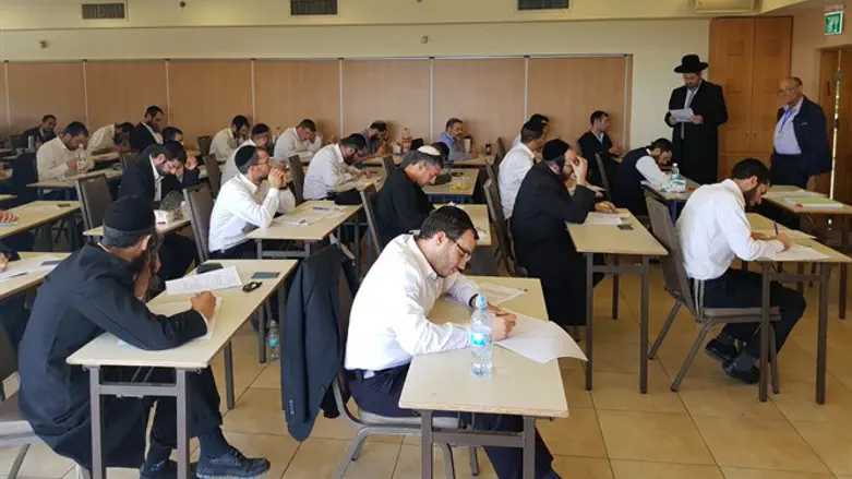 נבחנים במבחני הרבנות הראשית