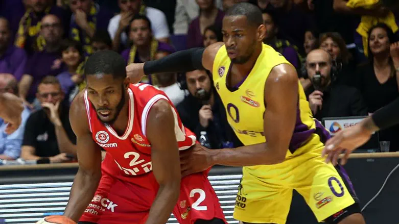 דייסון הערב מול הולוואי. סחף לניצחון