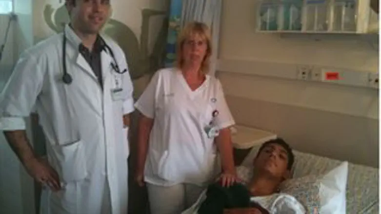 אור עם האחות דליה בנישתי והרופא ד"ר לביא