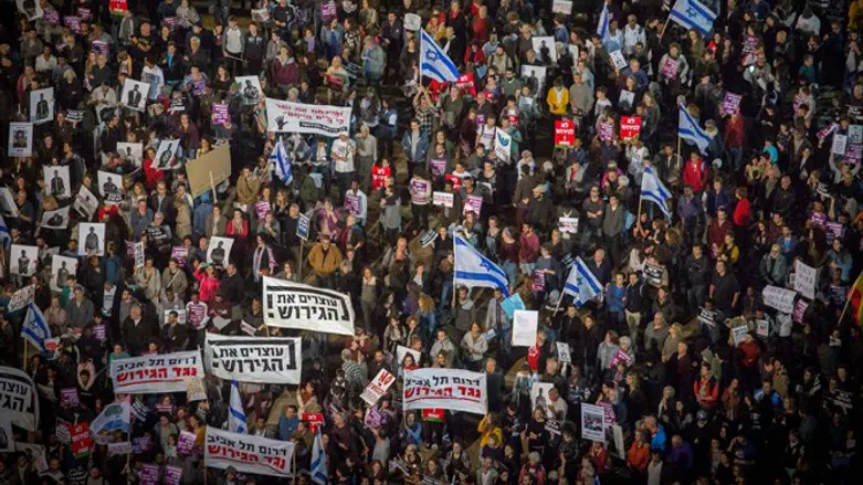 rally in support of infiltrators