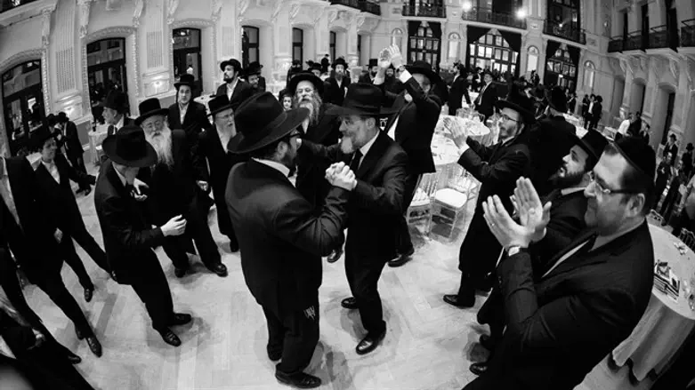 Rabbi Hofstedter dancing in Vienna