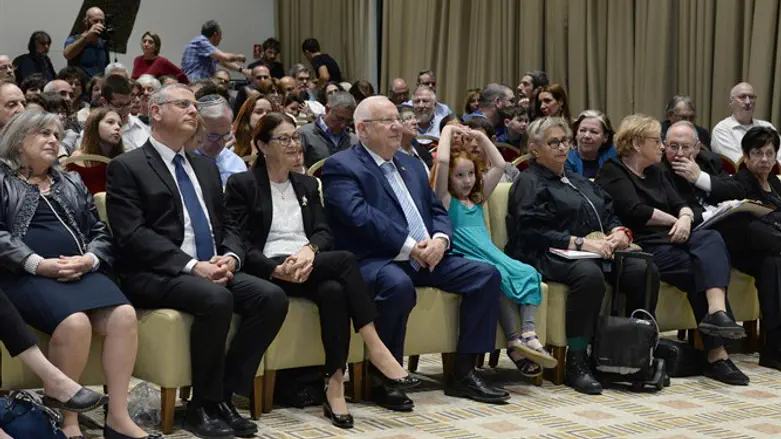 בית הנשיא, הערב