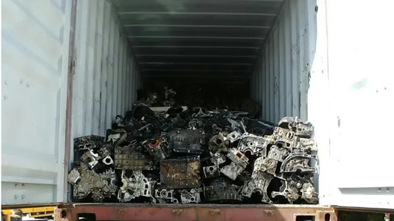 חלקי המנועים במשאית שנתפסה