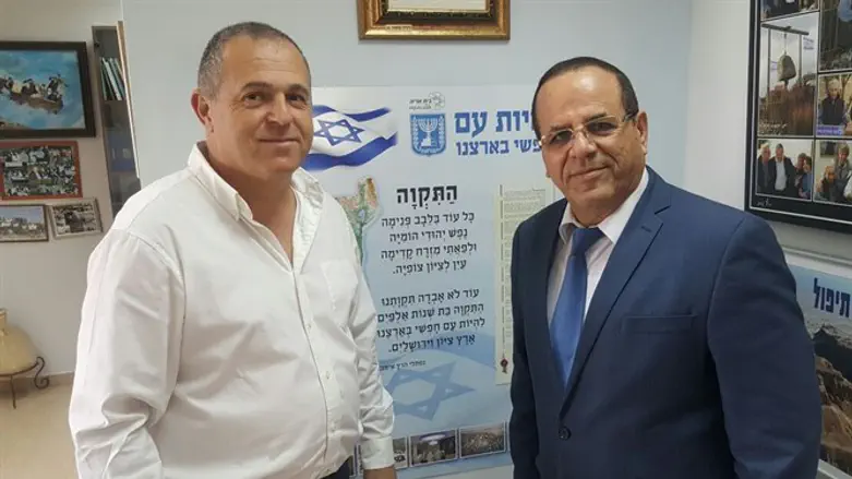 השר קרא וראש המועצה