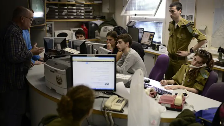 גלי צה"ל. למצולמים אין קשר לידיעה