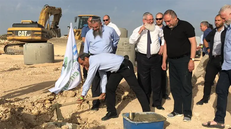 Laying cornerstone in Netiv Ha'avot
