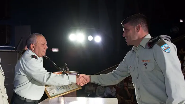 Hajian receives award from Chief of Staff Eizenkot