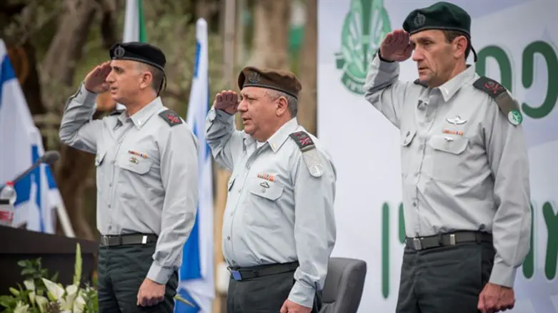 הלוי (מימין), איזנקוט והימן